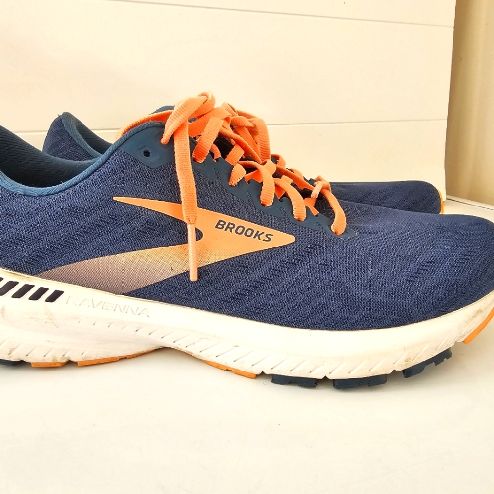 Brooks Ravenna 11 Majorca Blue & Coral Training Running Shoes.  Women’s size 10
